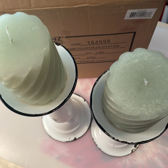 NWT Set of 2 Iron Black & White Enamel Pillar Holder - Picture 4 of 6